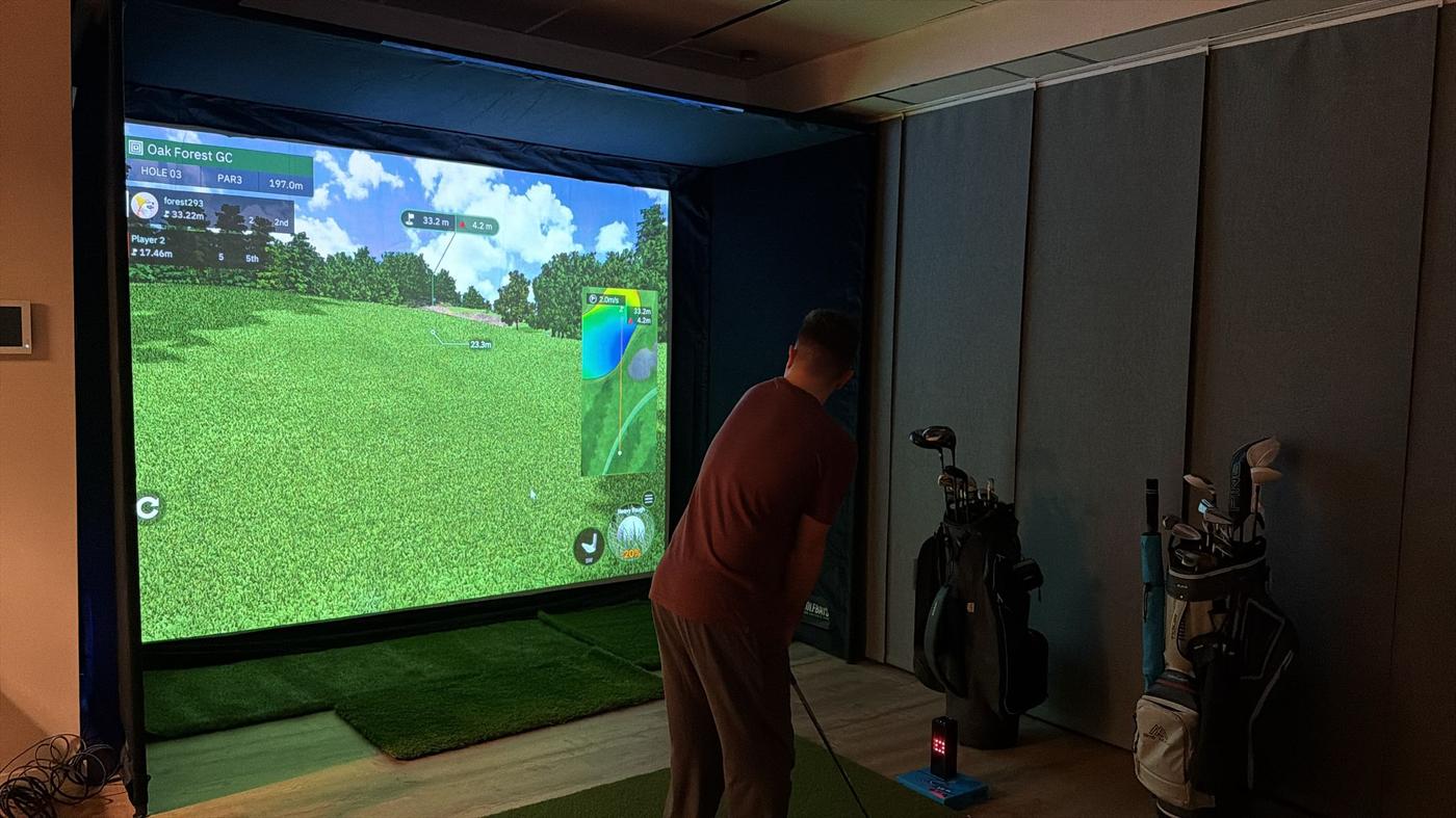 Golf simulator in use - SIMGOLF